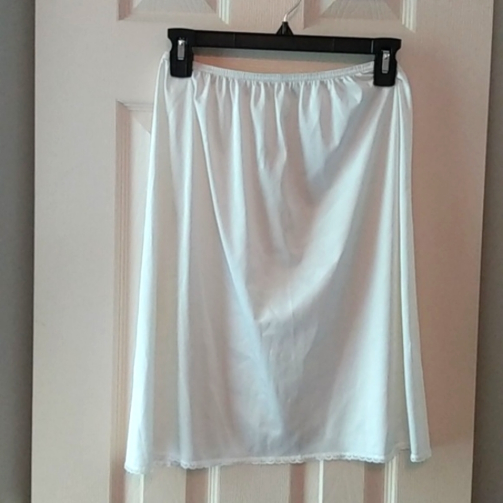 Vassarette | Nylon White Half Slip Lace Trim Medium Style # 11-122